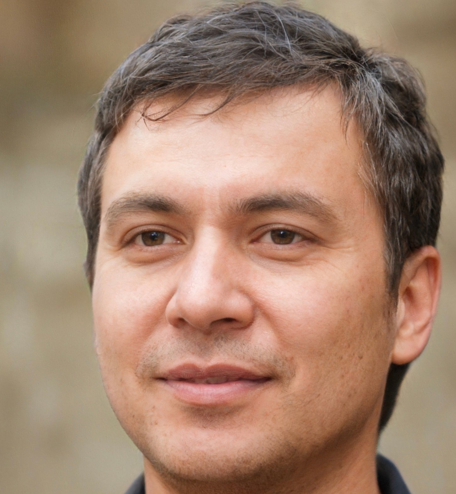 Rafa Ortega, cliente del centro de Huelva, satisfecho con la reforma de baño para sus padres